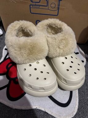 Crocs furever crush clog